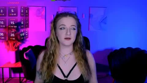 luna_berryy online show from April 7, 2026, 7:25 pm