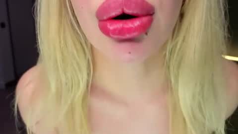 Snapshot of luna_beverly chatting on June 17, 2026, 8:43 pm luna_beverly online show from June 17, 2026, 8:43 pm