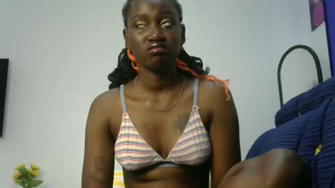 luna_blues online show from May 10, 2026, 1:49 pm