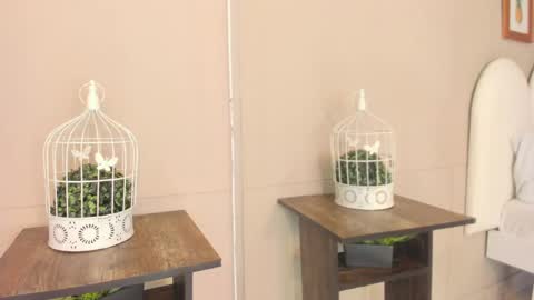 luna_bradley_ online show from April 16, 2026, 12:28 pm