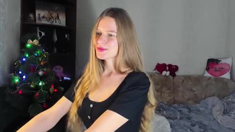 luna_evan online show from December 25, 2024, 7:57 am