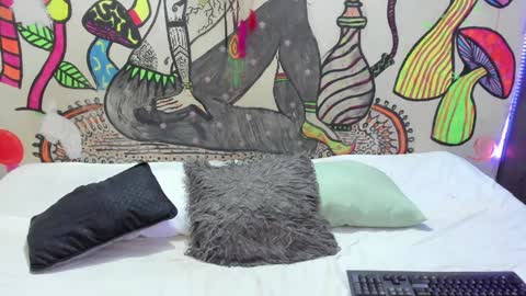 luna_gc online show from December 28, 2024, 5:14 pm