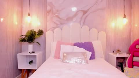 luna_hot_ass online show from October 2, 2025, 9:00 pm