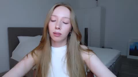 Luna online show from January 11, 2025, 11:46 pm