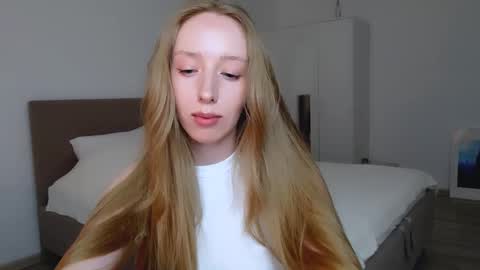 Luna online show from February 26, 2025, 10:09 pm