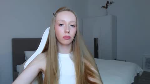 Luna online show from September 22, 2025, 9:28 pm