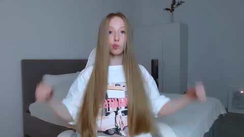 Luna online show from October 12, 2025, 9:03 pm