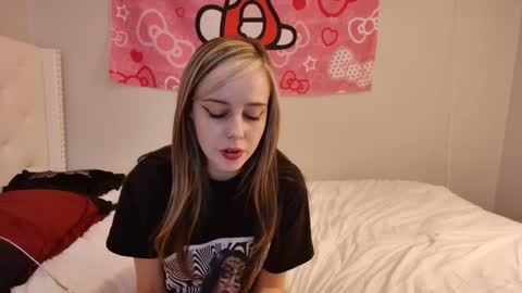 Snapshot of luna_lovelyy chatting on December 7, 2024, 8:44 am Luna online show from December 7, 2024, 8:44 am