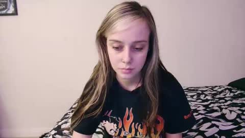 Snapshot of luna_lovelyy chatting on February 14, 2025, 2:07 am Luna online show from February 14, 2025, 2:07 am