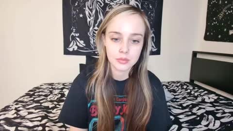 Snapshot of luna_lovelyy chatting on February 27, 2025, 3:36 am Luna online show from February 27, 2025, 3:36 am