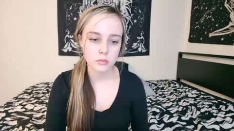 Snapshot of luna_lovelyy chatting on February 27, 2025, 10:09 pm Luna online show from February 27, 2025, 10:09 pm