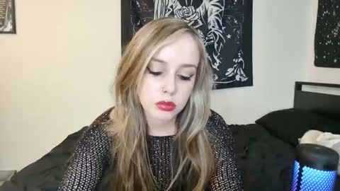 Snapshot of luna_lovelyy chatting on September 23, 2025, 12:46 am Luna online show from September 23, 2025, 12:46 am