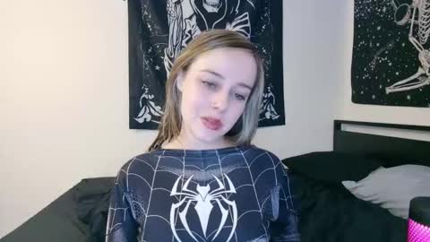 Snapshot of luna_lovelyy chatting on October 7, 2025, 5:48 am Luna online show from October 7, 2025, 5:48 am