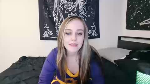 Snapshot of luna_lovelyy chatting on October 13, 2025, 2:00 am Luna online show from October 13, 2025, 2:00 am