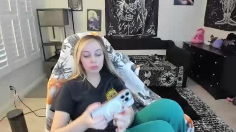 Luna online show from February 6, 2026, 6:55 pm