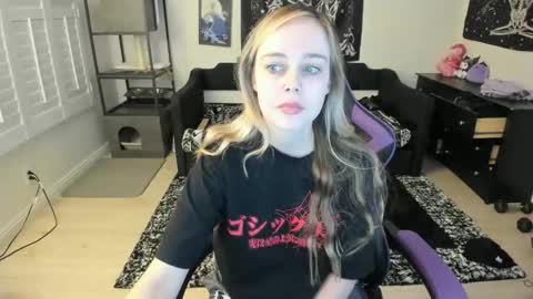 Luna online show from February 24, 2026, 2:26 pm