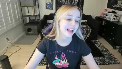 Luna online show from March 10, 2026, 4:06 am