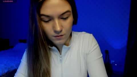 Luna online show from November 18, 2025, 3:56 am