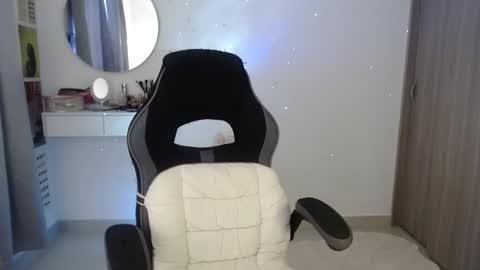 Snapshot of luna_mails chatting on October 5, 2025, 6:06 pm Luna online show from October 5, 2025, 6:06 pm