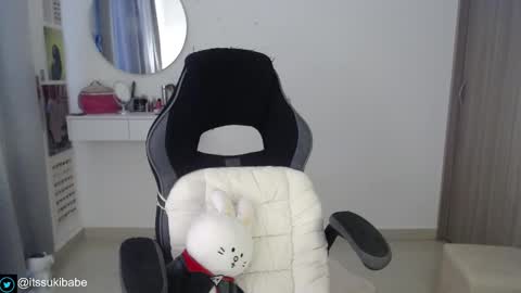 Luna online show from November 14, 2025, 7:45 pm