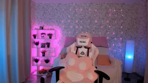 Snapshot of luna_moran chatting on March 12, 2025, 7:02 am Lina online show from March 12, 2025, 7:02 am