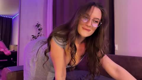 luna_raee online show from April 20, 2026, 5:59 pm