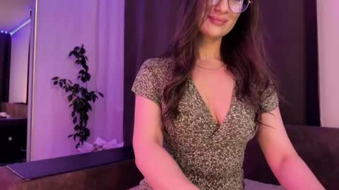 luna_raee online show from April 30, 2026, 5:08 pm