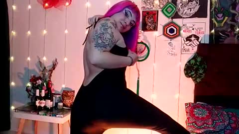 MISS LUNA  online show from January 5, 2025, 4:04 am