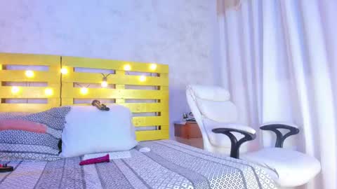 Snapshot of luna_shea chatting on November 24, 2025, 11:43 am Luna online show from November 24, 2025, 11:43 am