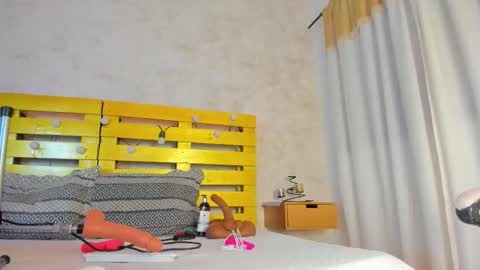 Snapshot of luna_shea chatting on December 2, 2025, 10:42 am Luna online show from December 2, 2025, 10:42 am