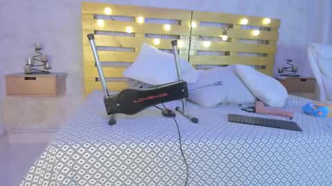 Snapshot of luna_shea chatting on December 21, 2025, 11:39 am Luna online show from December 21, 2025, 11:39 am