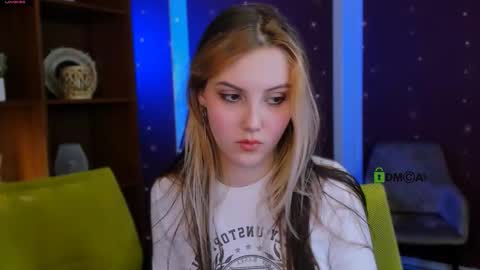 Luna online show from November 20, 2025, 7:35 pm