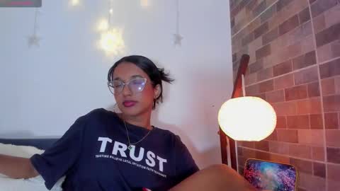 luna_valen online show from February 3, 2026, 9:31 pm