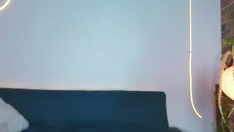 luna_valen online show from April 9, 2026, 4:12 am