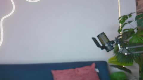 luna_valen online show from June 3, 2026, 5:10 am