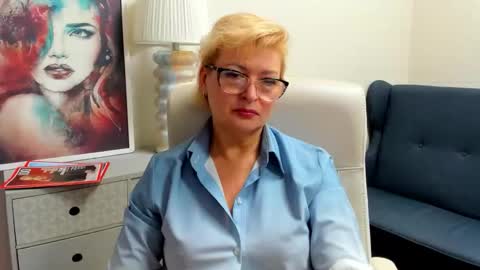 L u n a online show from April 15, 2026, 6:42 am