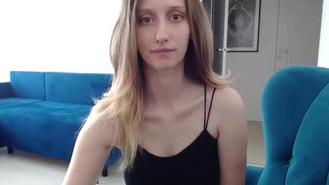 Snapshot of luna_xsensual chatting on September 17, 2025, 12:40 pm L U N A  online show from September 17, 2025, 12:40 pm
