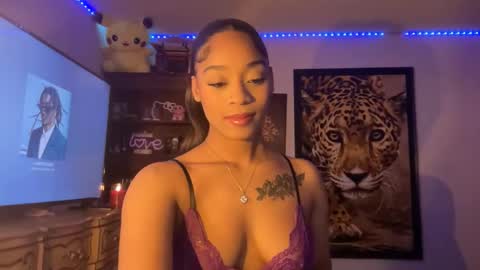 lunaa_11 online show from December 1, 2025, 3:33 am