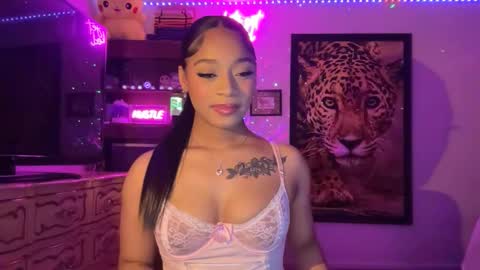 lunaa_11 online show from May 15, 2026, 5:47 am