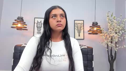 Luna Abril  online show from February 26, 2026, 12:15 pm