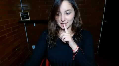 lunaa_m_ online show from February 18, 2025, 9:53 pm