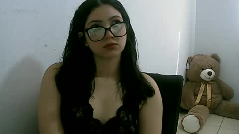 lunaa_sub online show from February 12, 2025, 7:56 pm