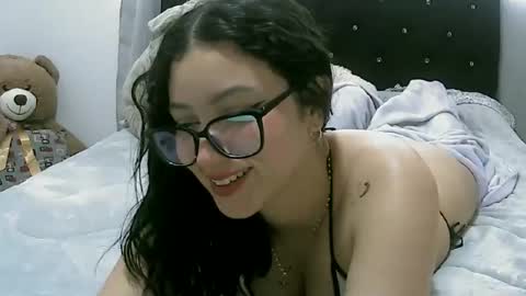 lunaa_sub online show from February 21, 2025, 6:04 pm