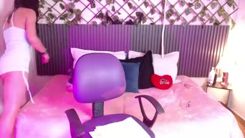 lunaaa_07 online show from April 24, 2026, 2:14 am