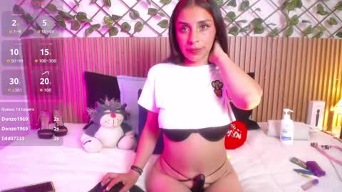 lunaaa_07 online show from May 27, 2026, 5:26 am