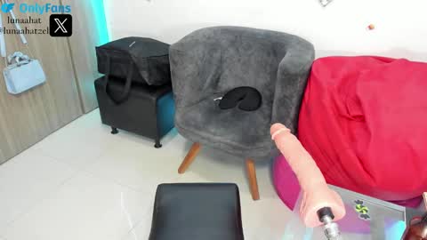 Snapshot of lunaahatzel chatting on January 15, 2025, 1:52 pm Luna Hatzel online show from January 15, 2025, 1:52 pm