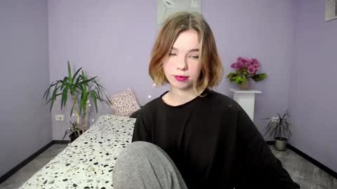 Snapshot of lunaastar_ chatting on December 10, 2024, 10:38 am lunaastar_ online show from December 10, 2024, 10:38 am
