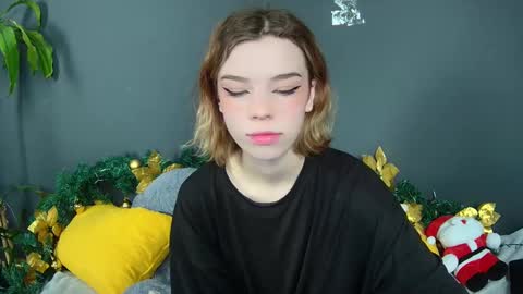 Snapshot of lunaastar_ chatting on December 20, 2024, 10:49 am lunaastar_ online show from December 20, 2024, 10:49 am