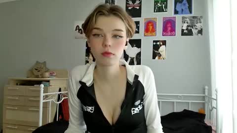 Snapshot of lunaastar_ chatting on January 8, 2025, 12:15 pm lunaastar_ online show from January 8, 2025, 12:15 pm