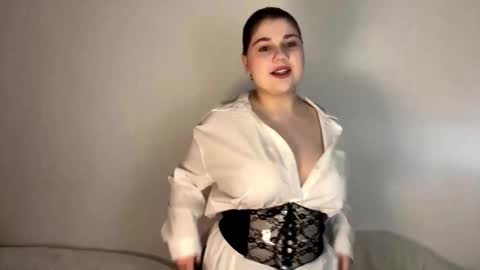 Snapshot of lunablakes chatting on February 18, 2026, 8:10 am Luna online show from February 18, 2026, 8:10 am